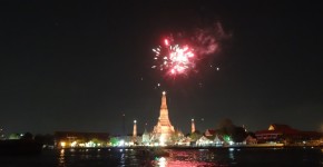 Bangkok Countdown Spots For New Year 2015 | Wat Arun Firework On Chaopraya River